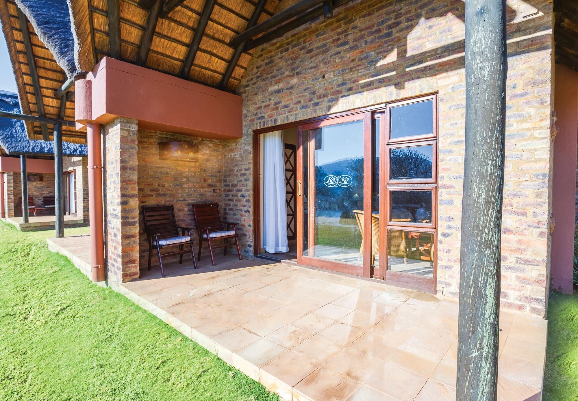 Kloofzicht Lodge & Spa Krugersdorp Extérieur photo A typical chalet at the resort