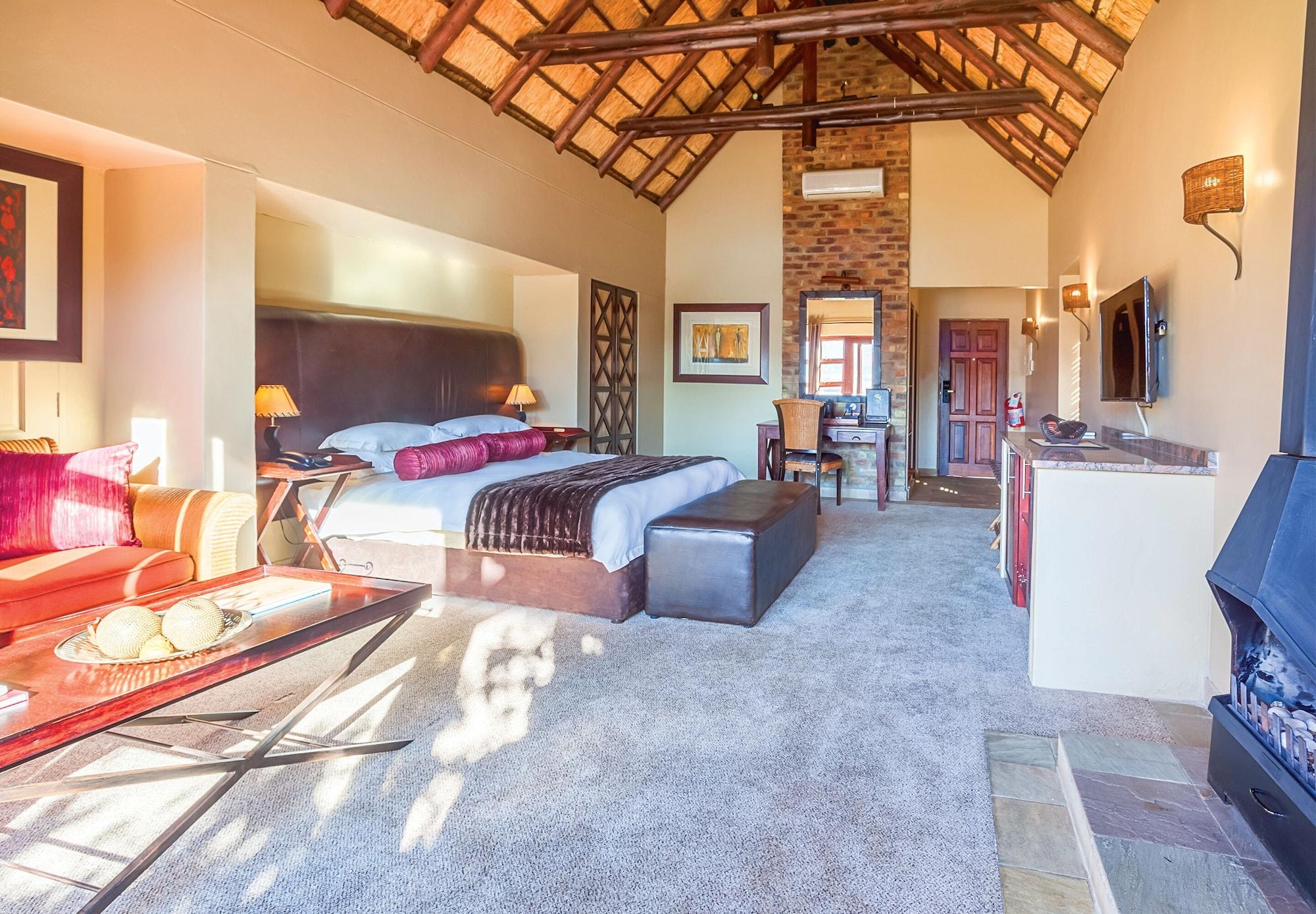 Kloofzicht Lodge & Spa Krugersdorp Extérieur photo Executive Suite at Protea Hotel, Silver Lakes