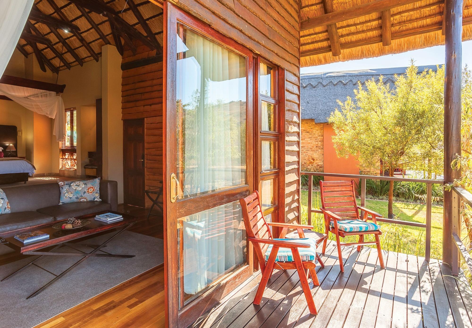 Kloofzicht Lodge & Spa Krugersdorp Extérieur photo A view of the balcony of a suite at the resort