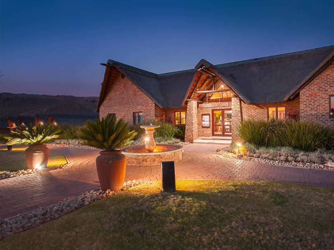 Kloofzicht Lodge & Spa Krugersdorp Extérieur photo The clubhouse at the Links Shell Cove