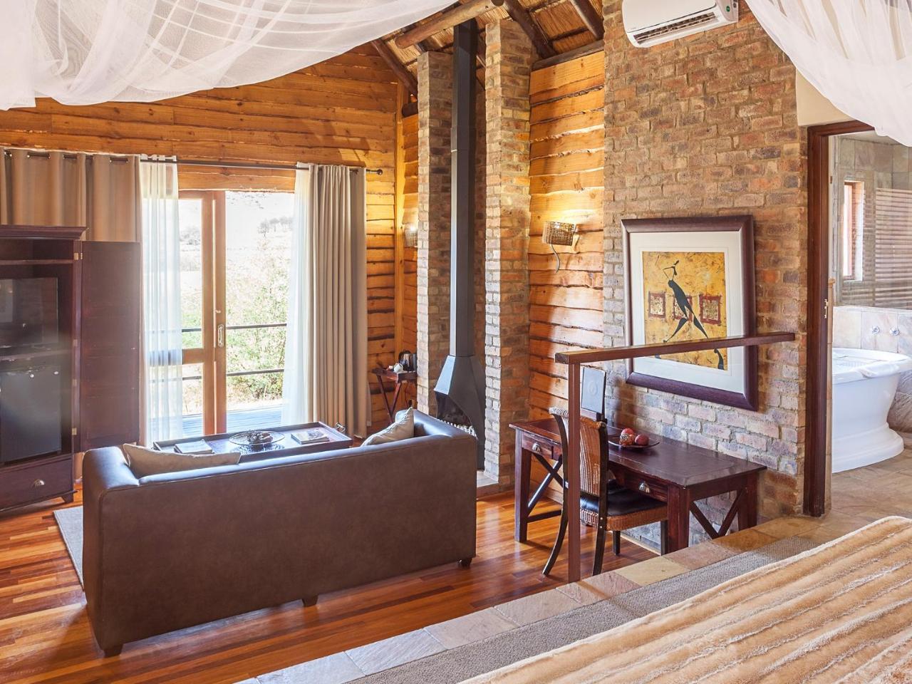 Kloofzicht Lodge & Spa Krugersdorp Extérieur photo Interior of a suite at the lodge