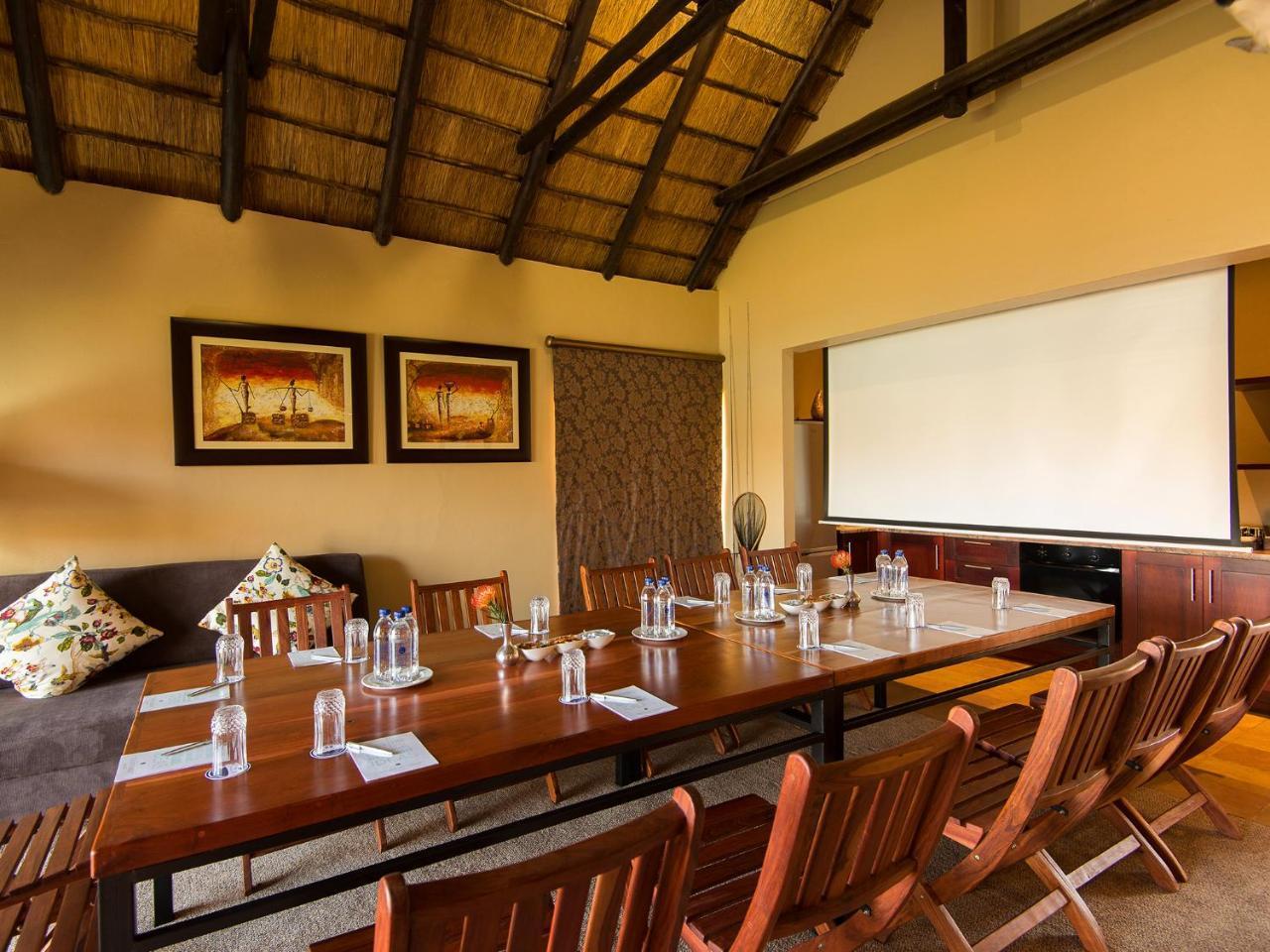 Kloofzicht Lodge & Spa Krugersdorp Extérieur photo Conference room at the Victoria Falls Hotel