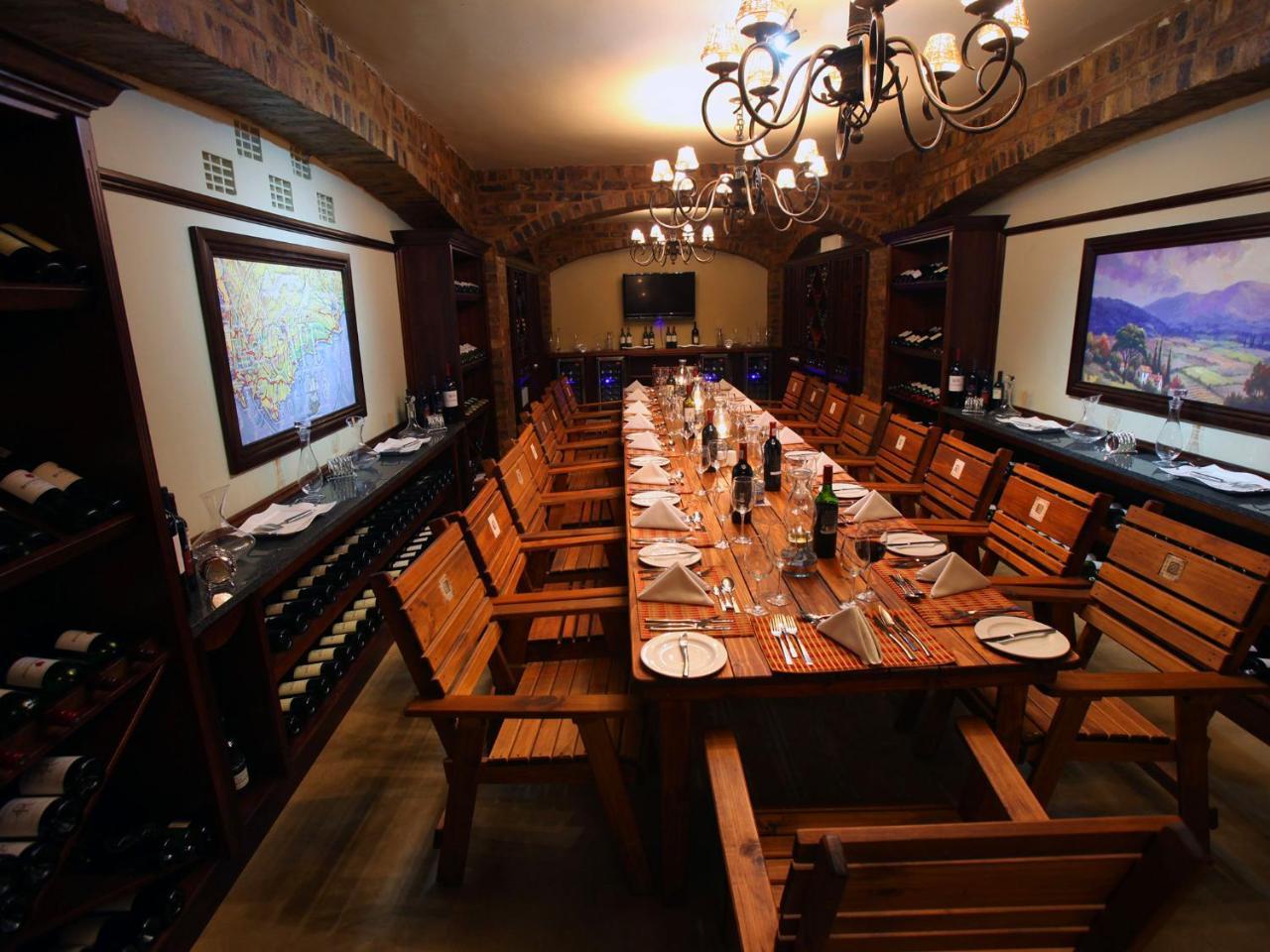 Kloofzicht Lodge & Spa Krugersdorp Extérieur photo Wine tasting room at the winery